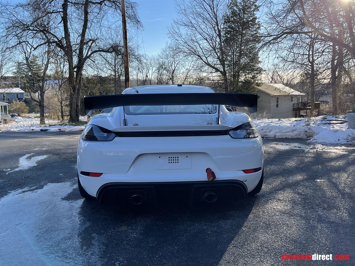 2020-porsche-gt4-clubsport-competition