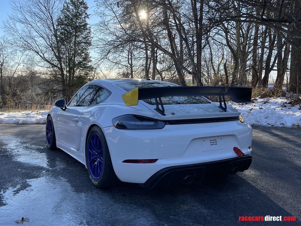 2020-porsche-gt4-clubsport-competition
