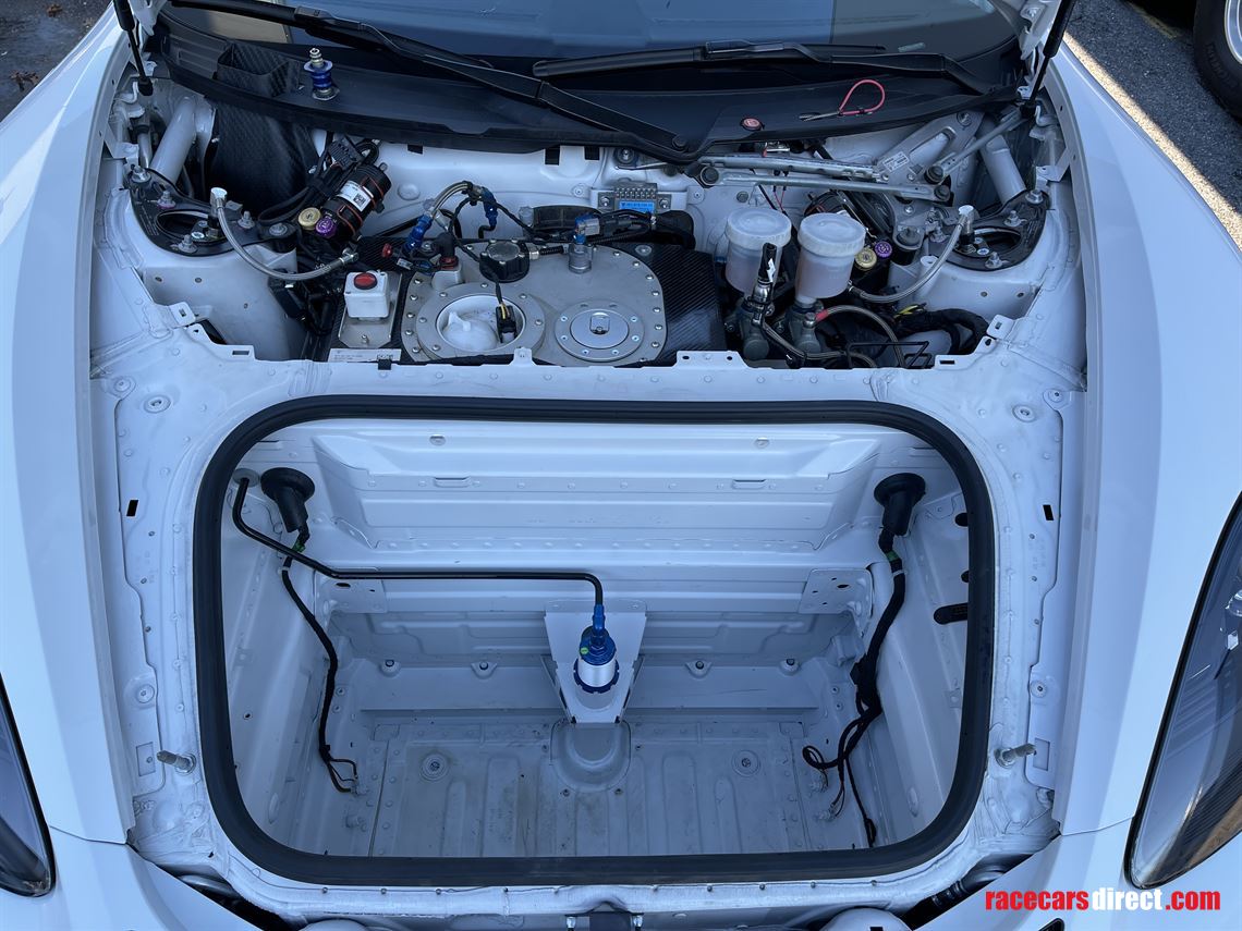 2020-porsche-gt4-clubsport-competition