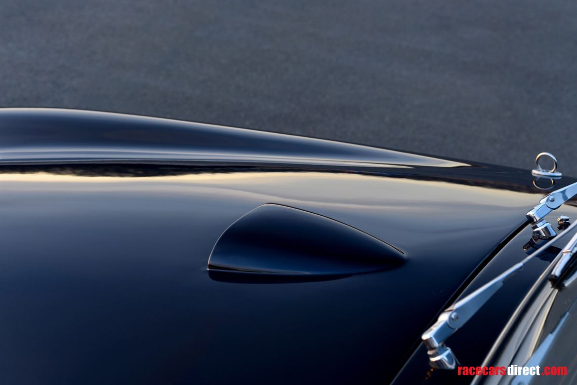 1954-aston-martin-db24