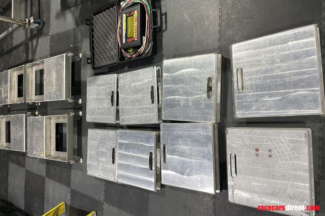 intercomp-e-z-scales-with-roll-off-levelers