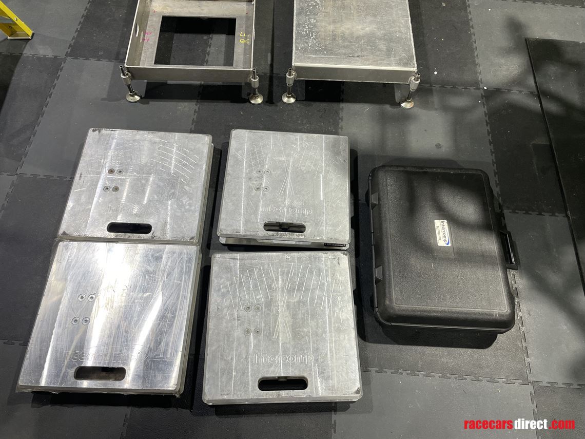 intercomp-e-z-scales-with-roll-off-levelers