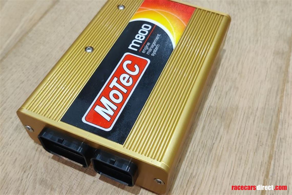 motec-m800-ecu-and-d153-display