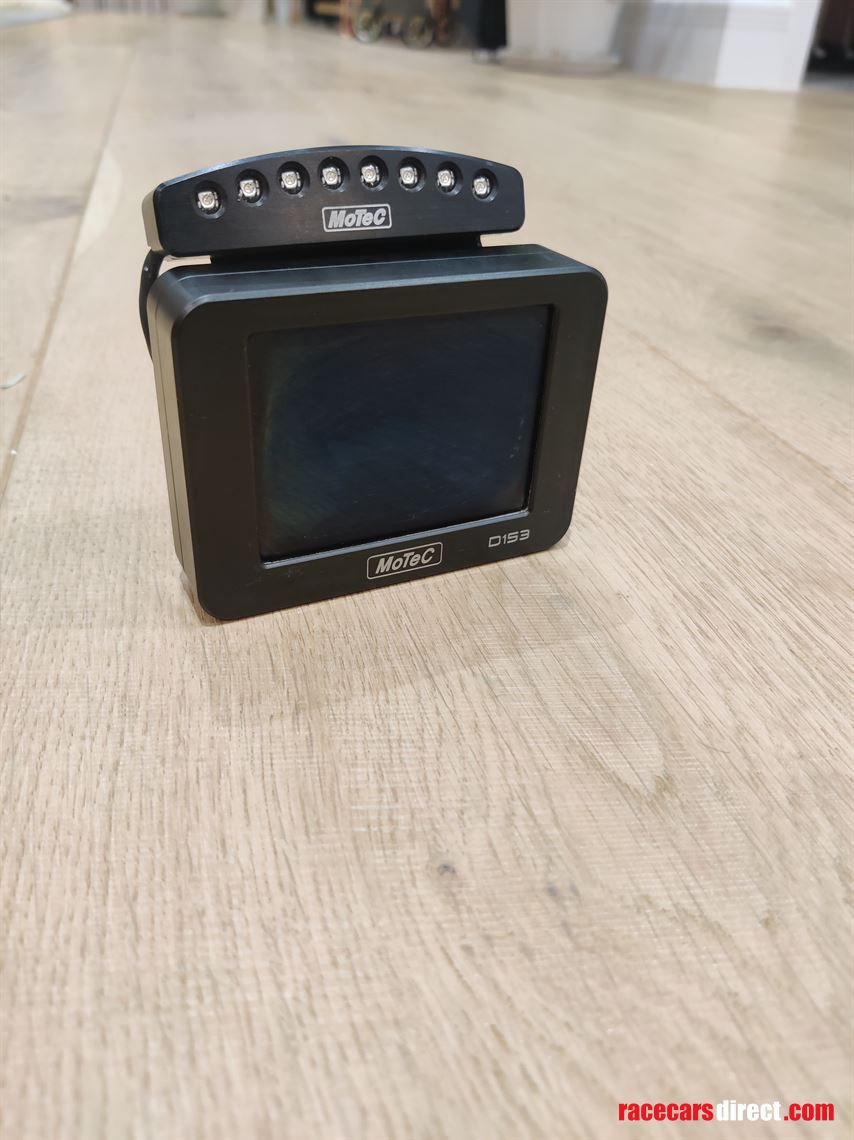 motec-m800-ecu-and-d153-display