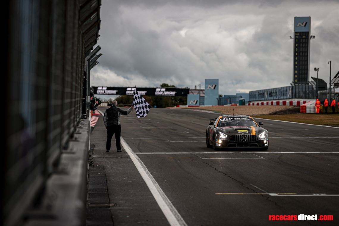 mercedes-amg-gt4-in-very-good-condition-only