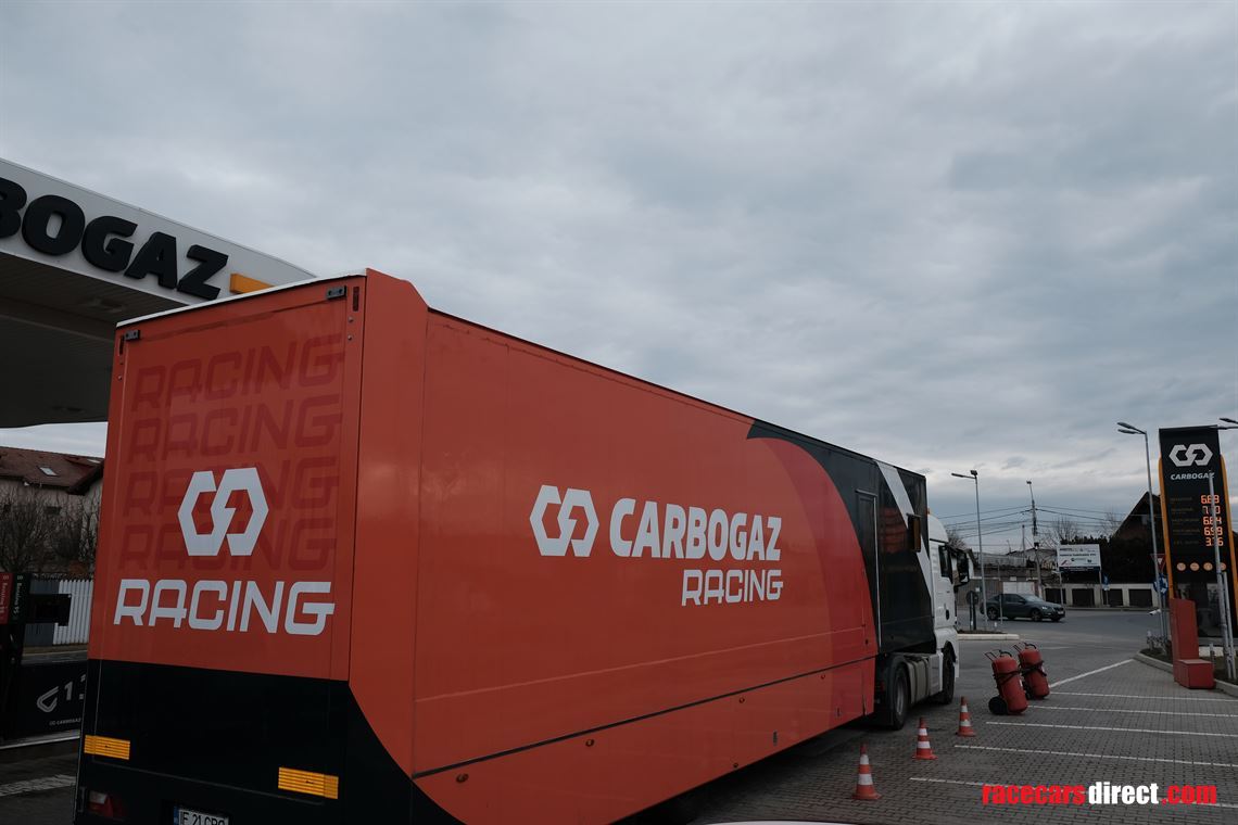 audi-r8-gt4-trailer-tools-and-spares