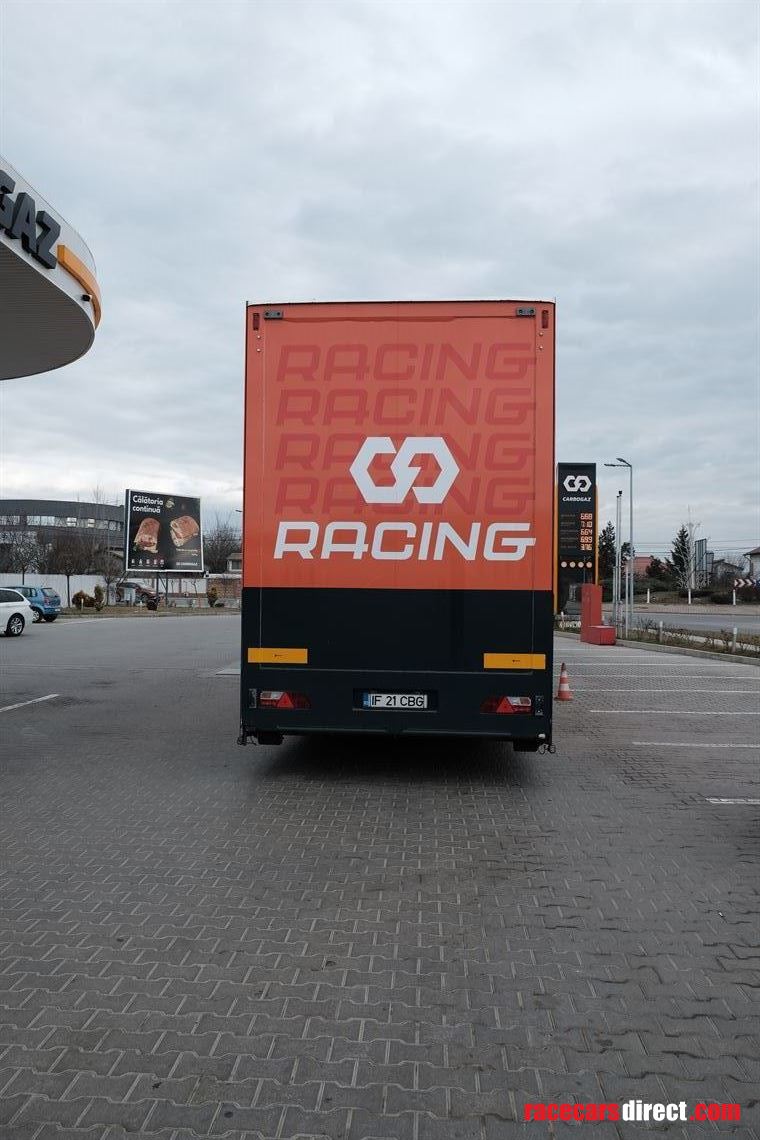 audi-r8-gt4-trailer-tools-and-spares