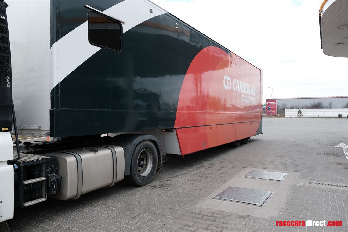 audi-r8-gt4-trailer-tools-and-spares