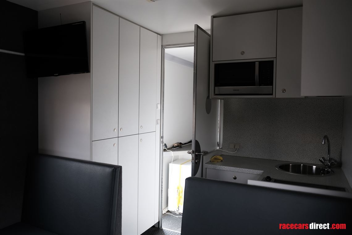 audi-r8-gt4-trailer-tools-and-spares