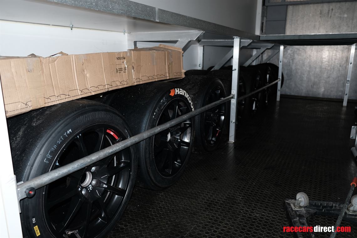 audi-r8-gt4-trailer-tools-and-spares