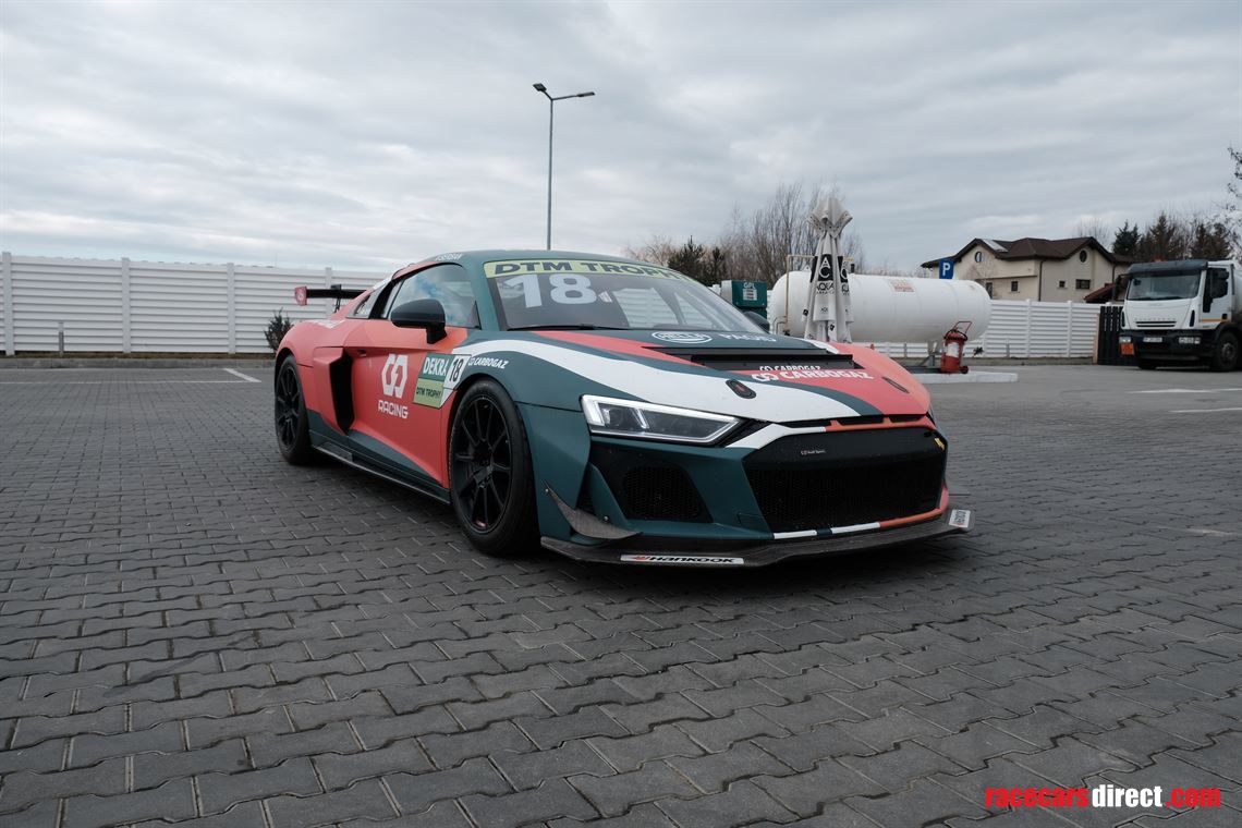 audi-r8-gt4-trailer-tools-and-spares