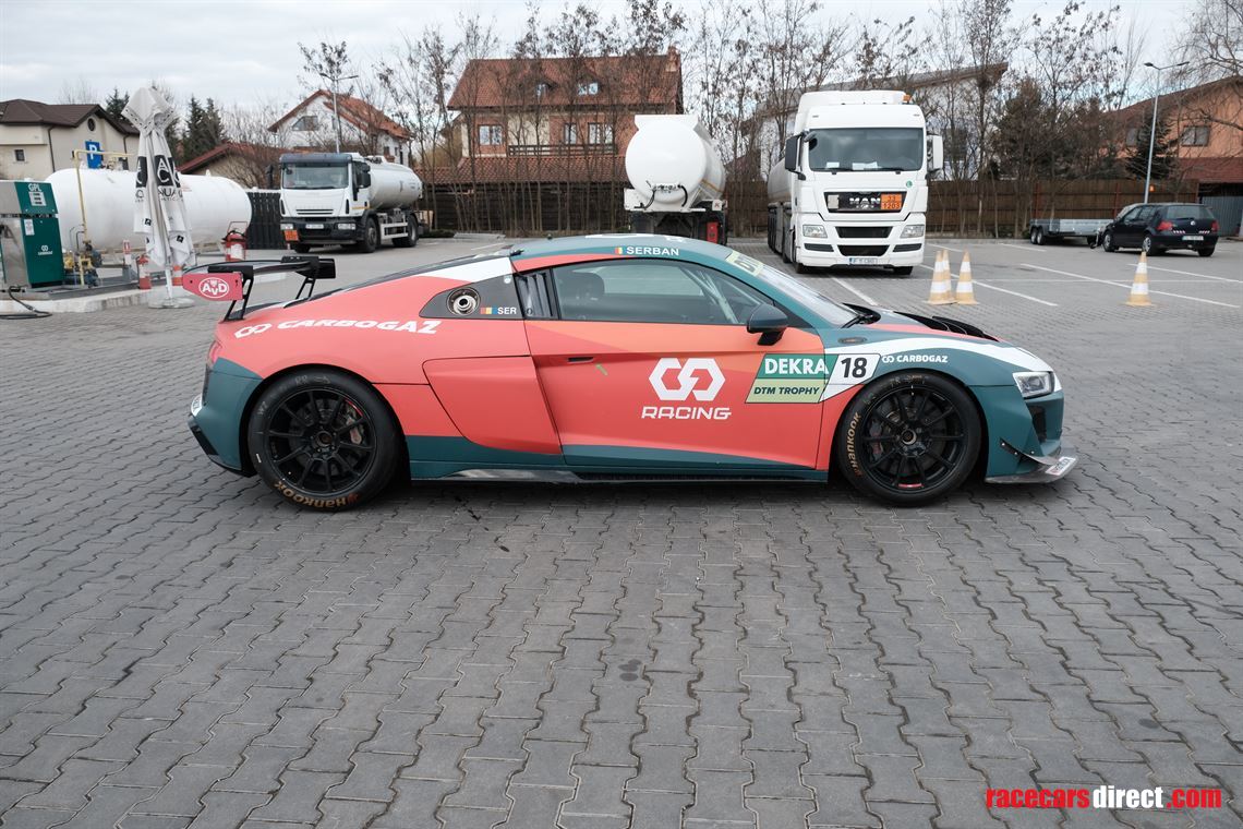 audi-r8-gt4-trailer-tools-and-spares