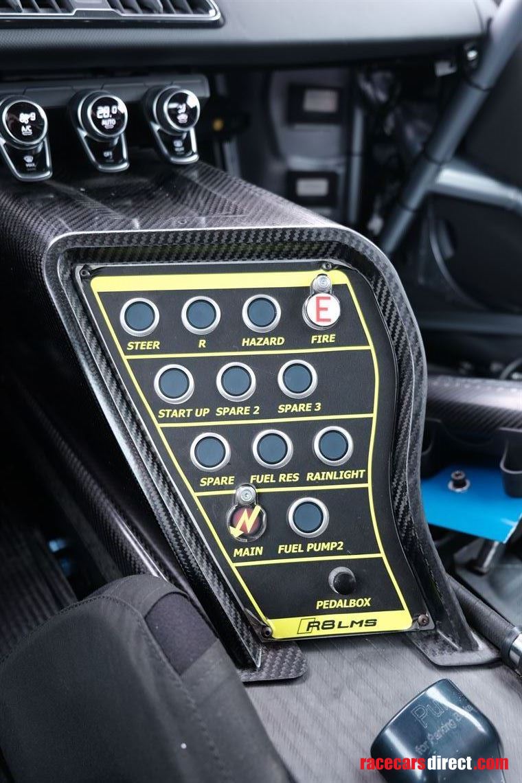 audi-r8-gt4-trailer-tools-and-spares