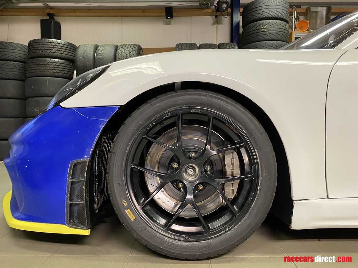 porsche-718-cayman-gt4-manthey-racing