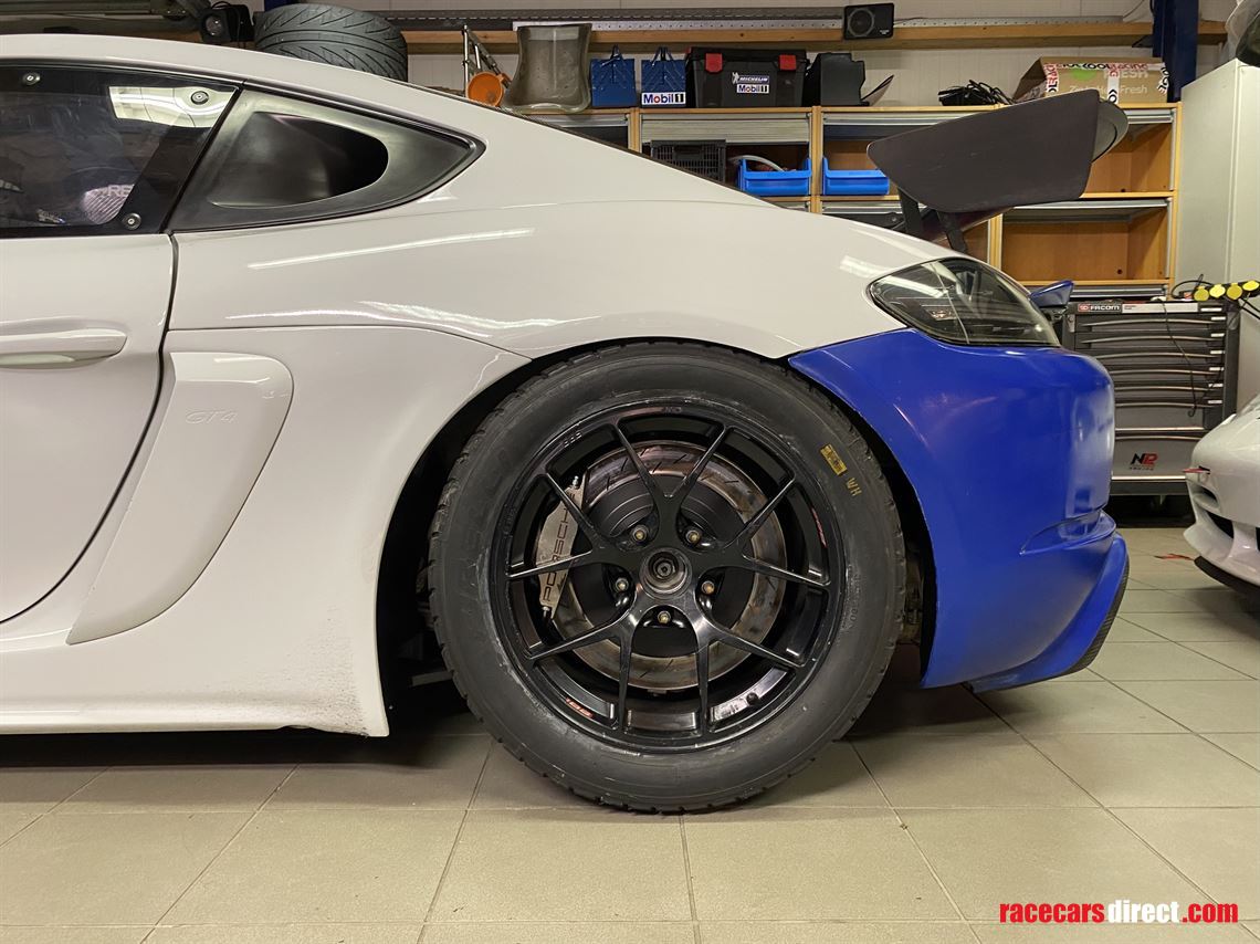 porsche-718-cayman-gt4-manthey-racing