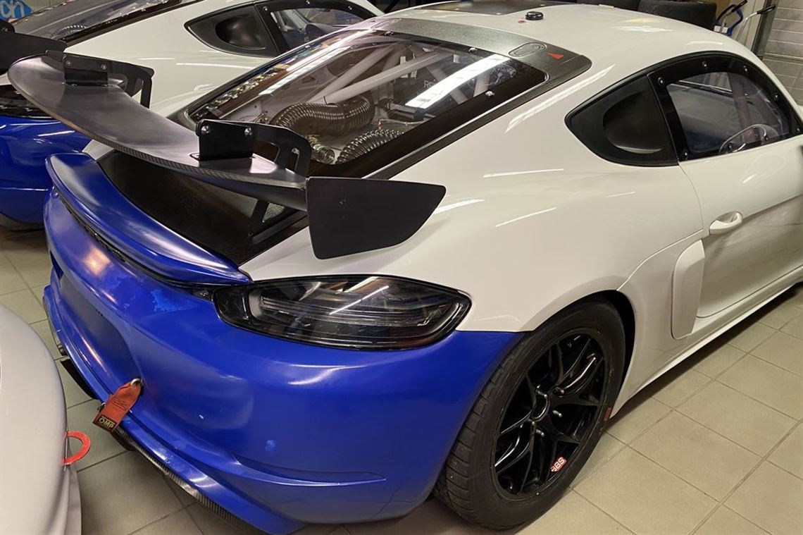 porsche-718-cayman-gt4-manthey-racing