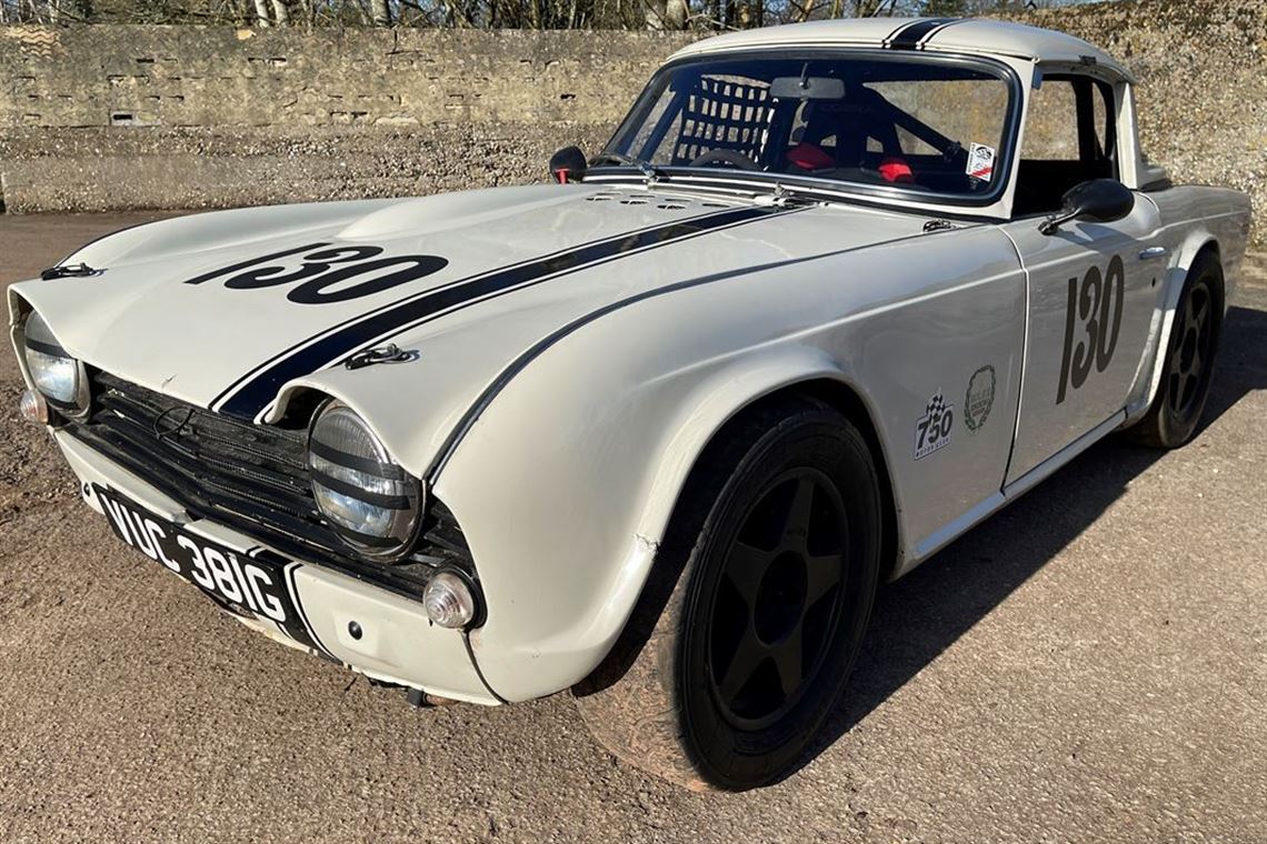 triumph-tr5-historic-race-car