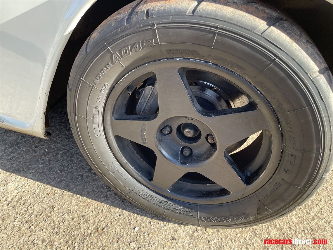 triumph-tr5-historic-race-car