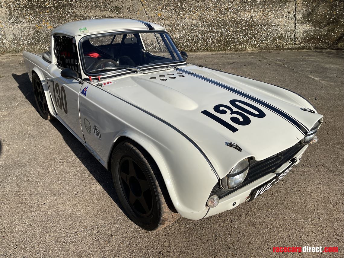 triumph-tr5-historic-race-car