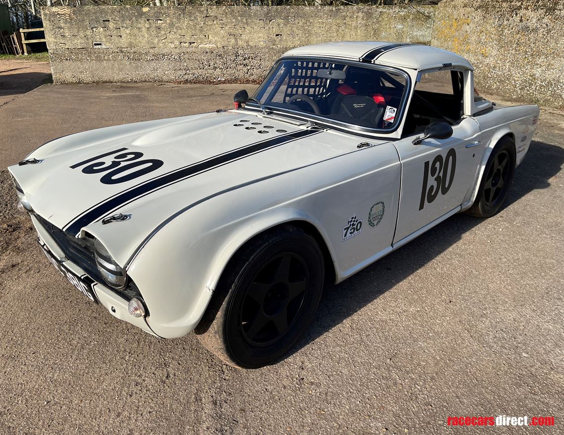 triumph-tr5-historic-race-car