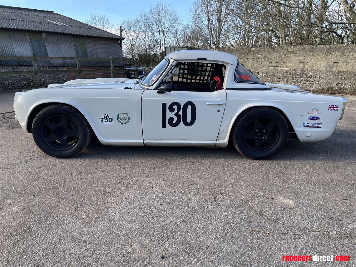 triumph-tr5-historic-race-car