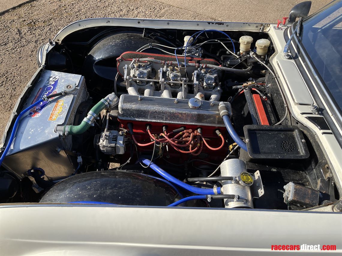 triumph-tr5-historic-race-car