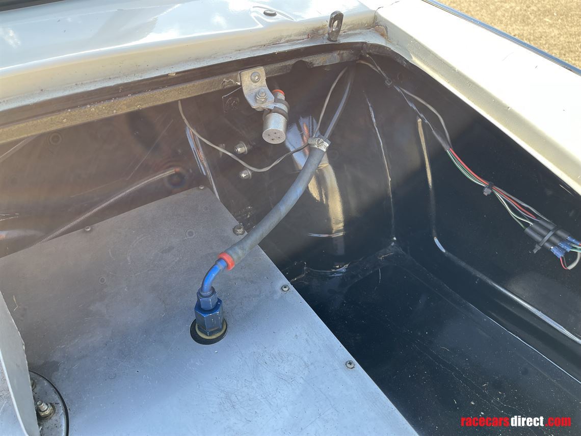 triumph-tr5-historic-race-car