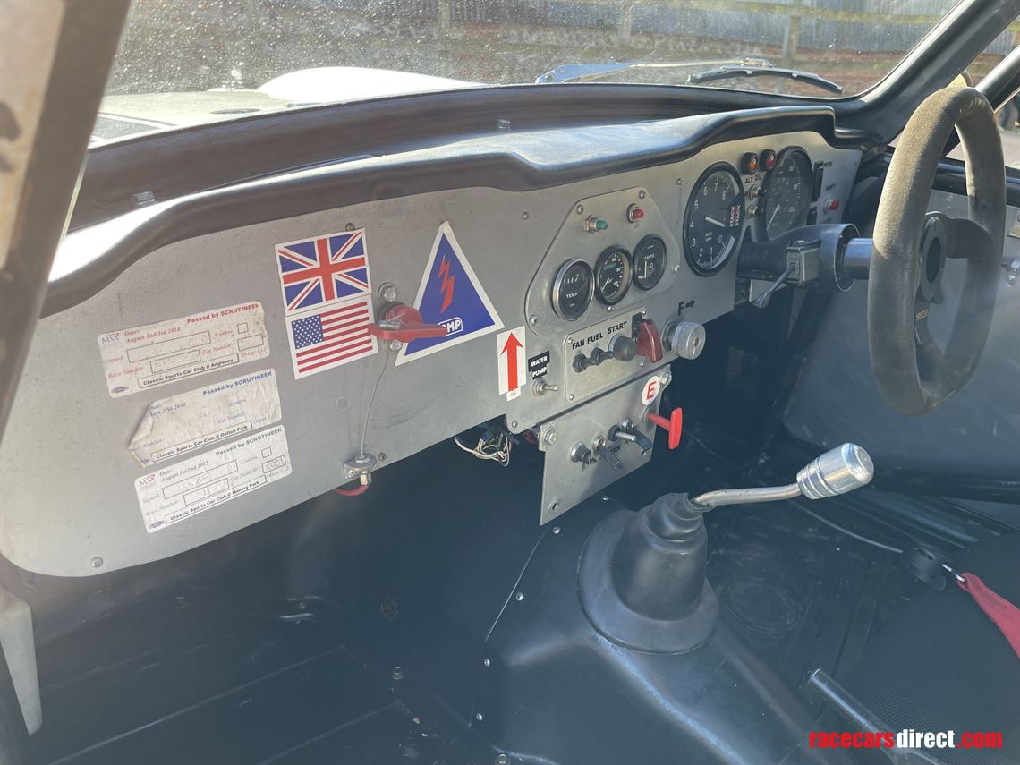 triumph-tr5-historic-race-car