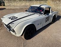 triumph-tr5-historic-race-car