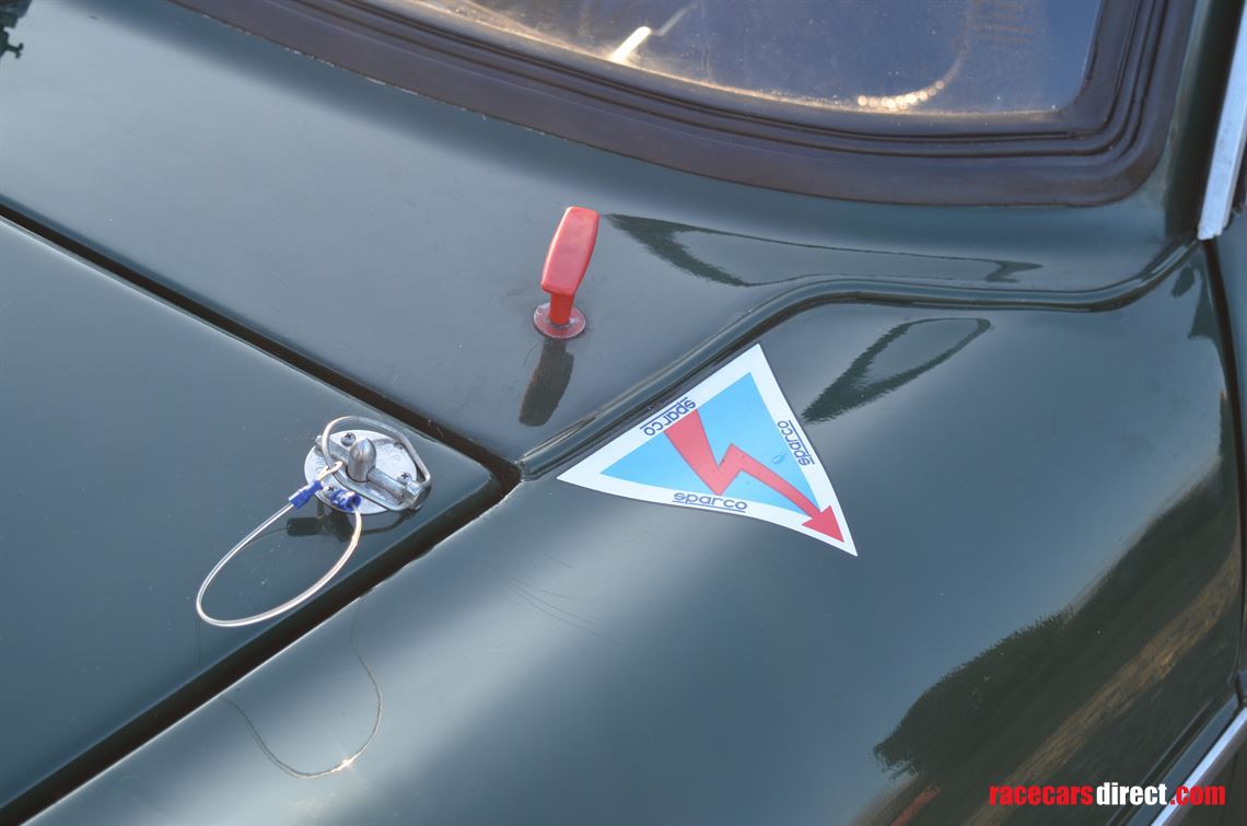 1969-mgb-gt-v8-35l-210-bhp