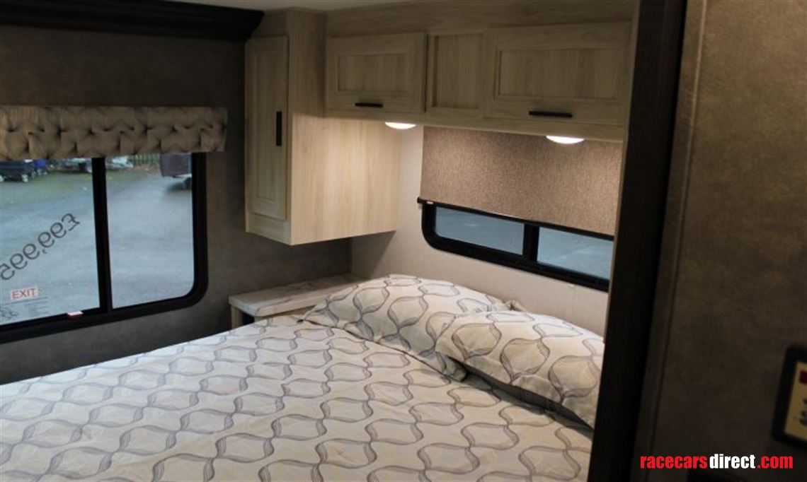 2020-forest-river-sunseeker-3250dsle