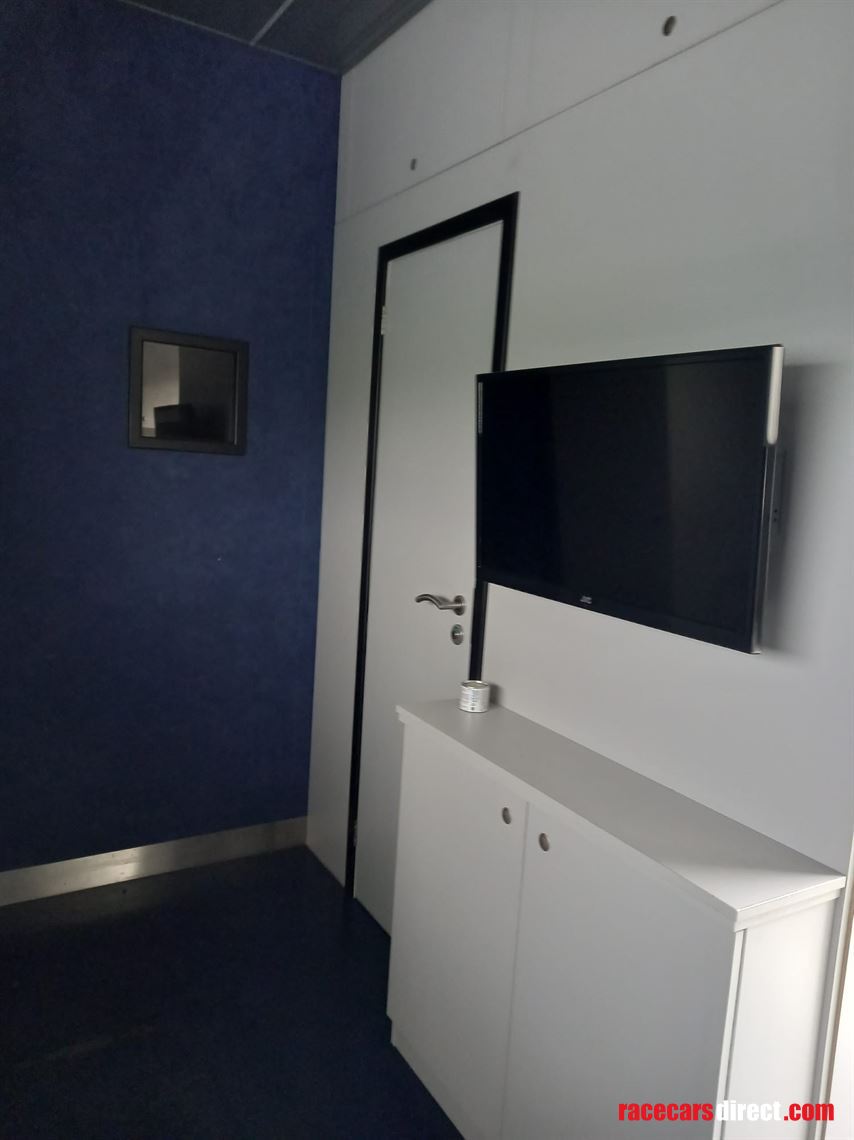 2010-mercedes-axor-1843ls-auto