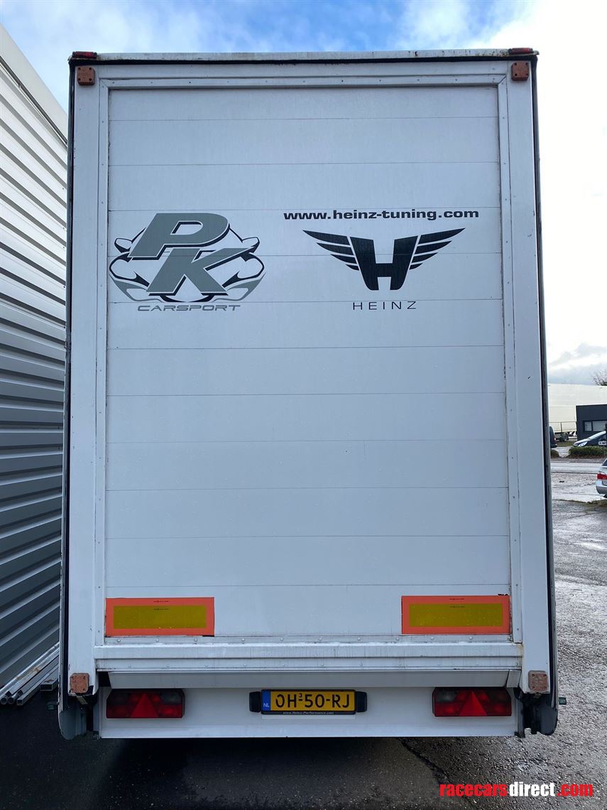 race-trailer-for-up-to-4-cars-with-living-are