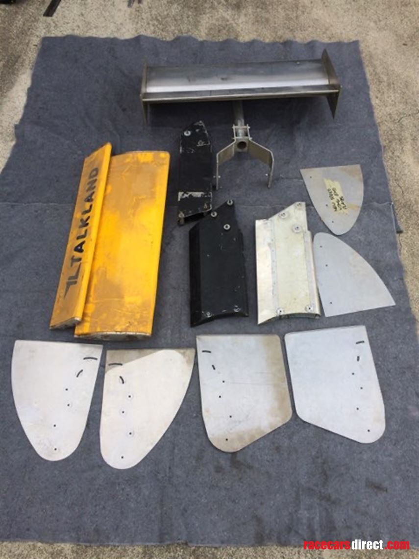 686 rear wing + spare bits