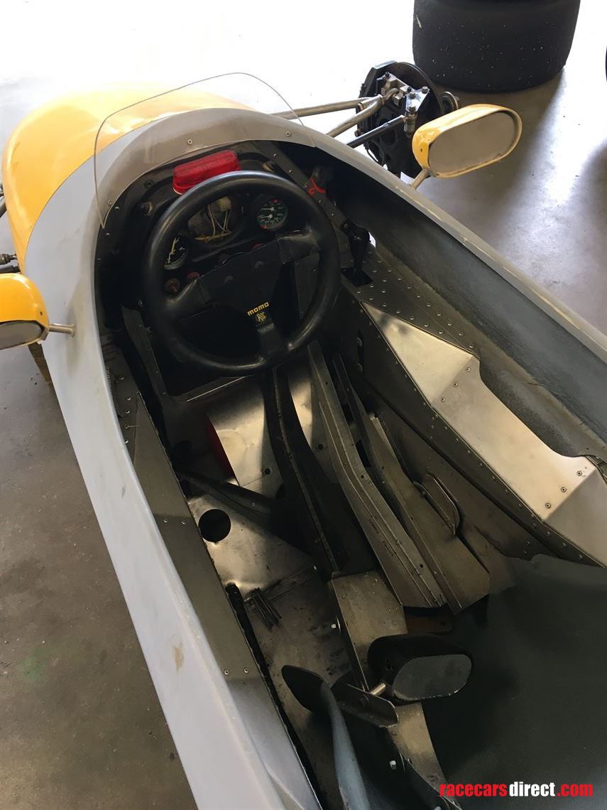 686 cockpit as is, missing tach, otherwise complete