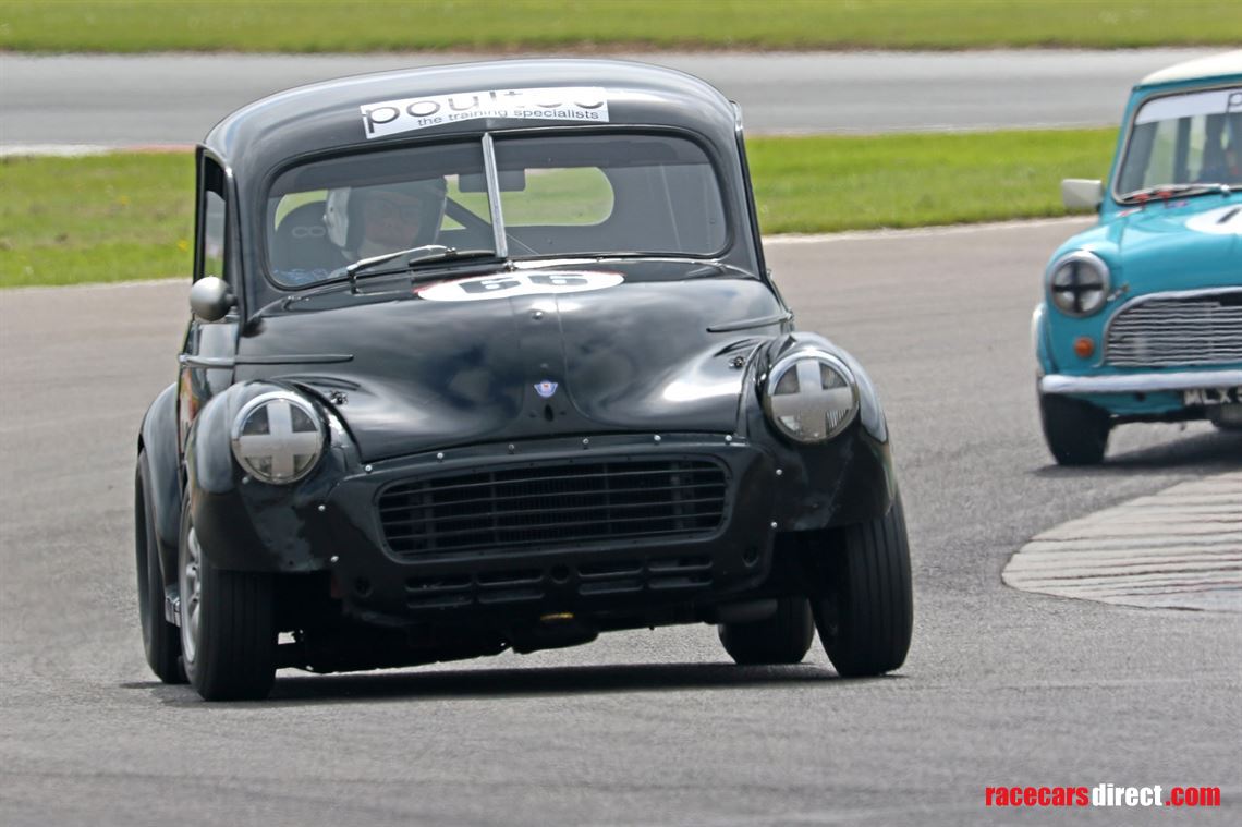 morris-minor-split-screen-racer