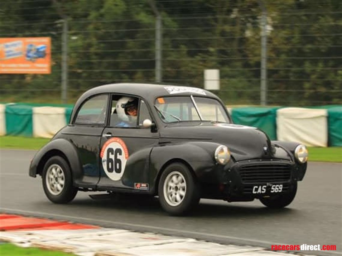 morris-minor-split-screen-racer