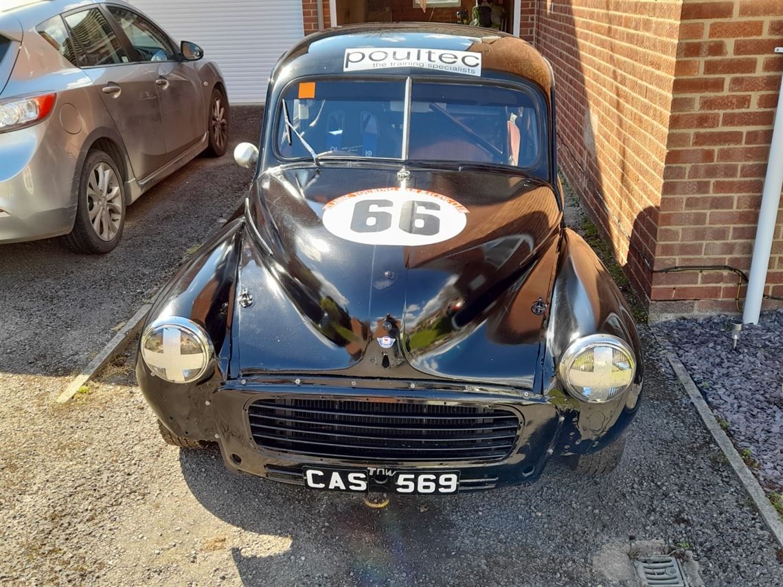 morris-minor-split-screen-racer