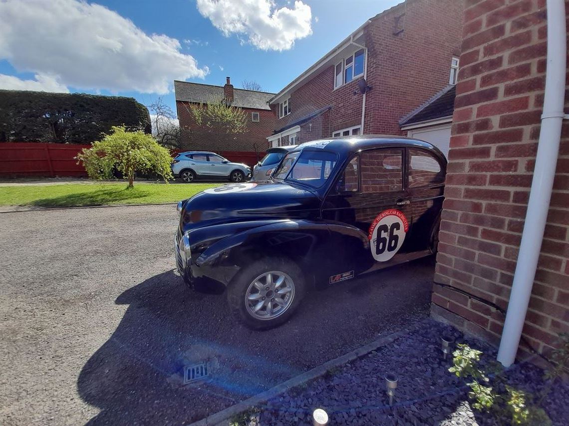 morris-minor-split-screen-racer