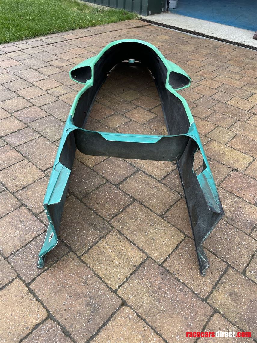 cockpit-from-historic-formula-1-car