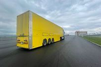 race-trailer-with-awning