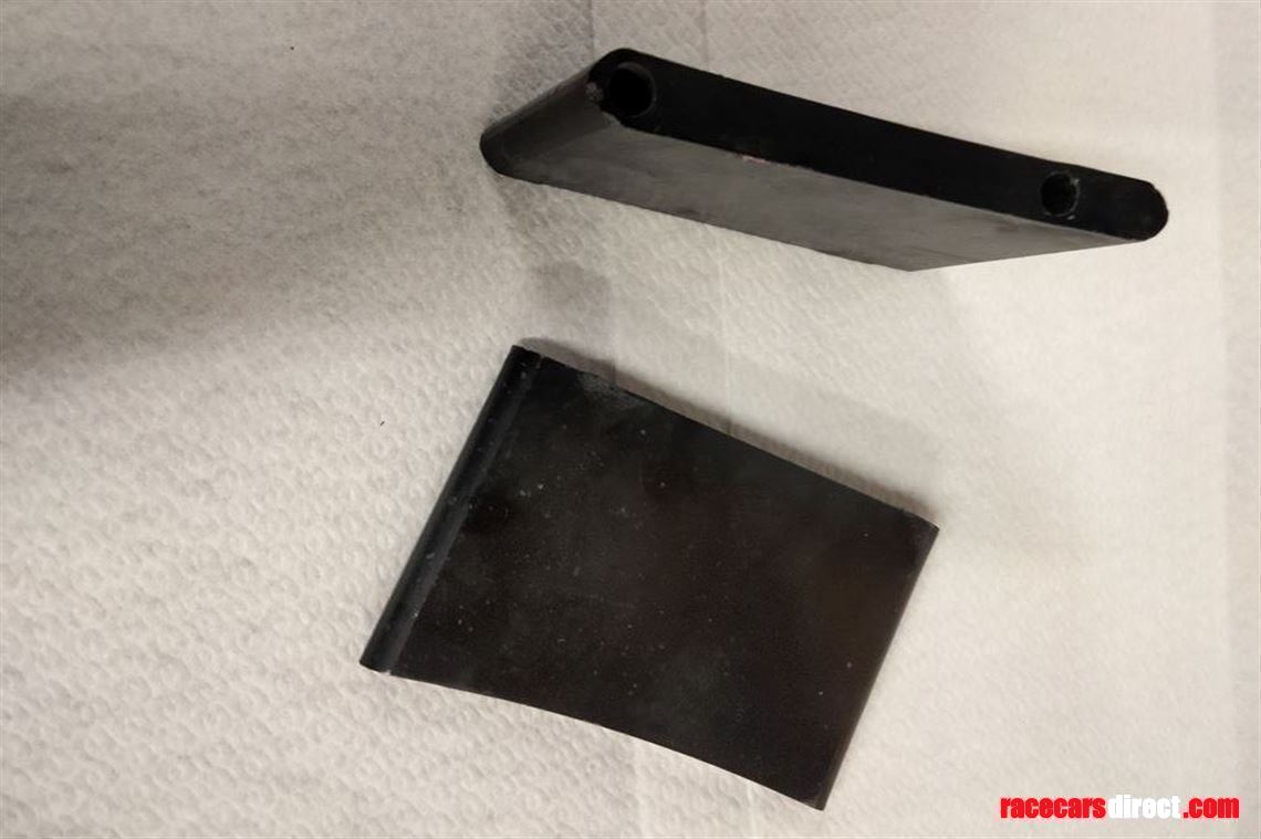 dallara-f398-front-wing-hangers