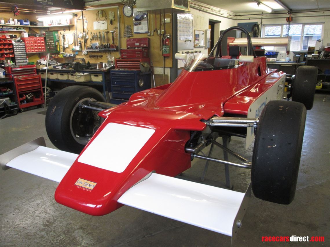 van-diemen-rf82