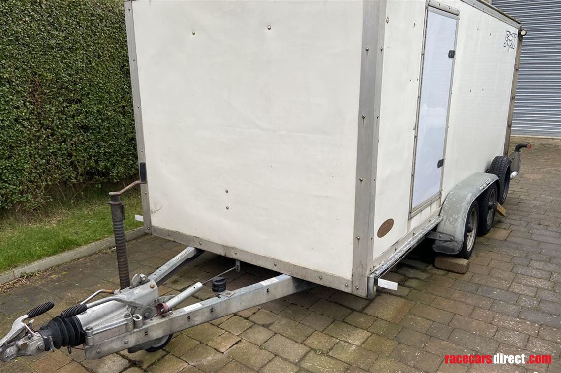 brian-james-trailer-with-henson-built-rigid-b