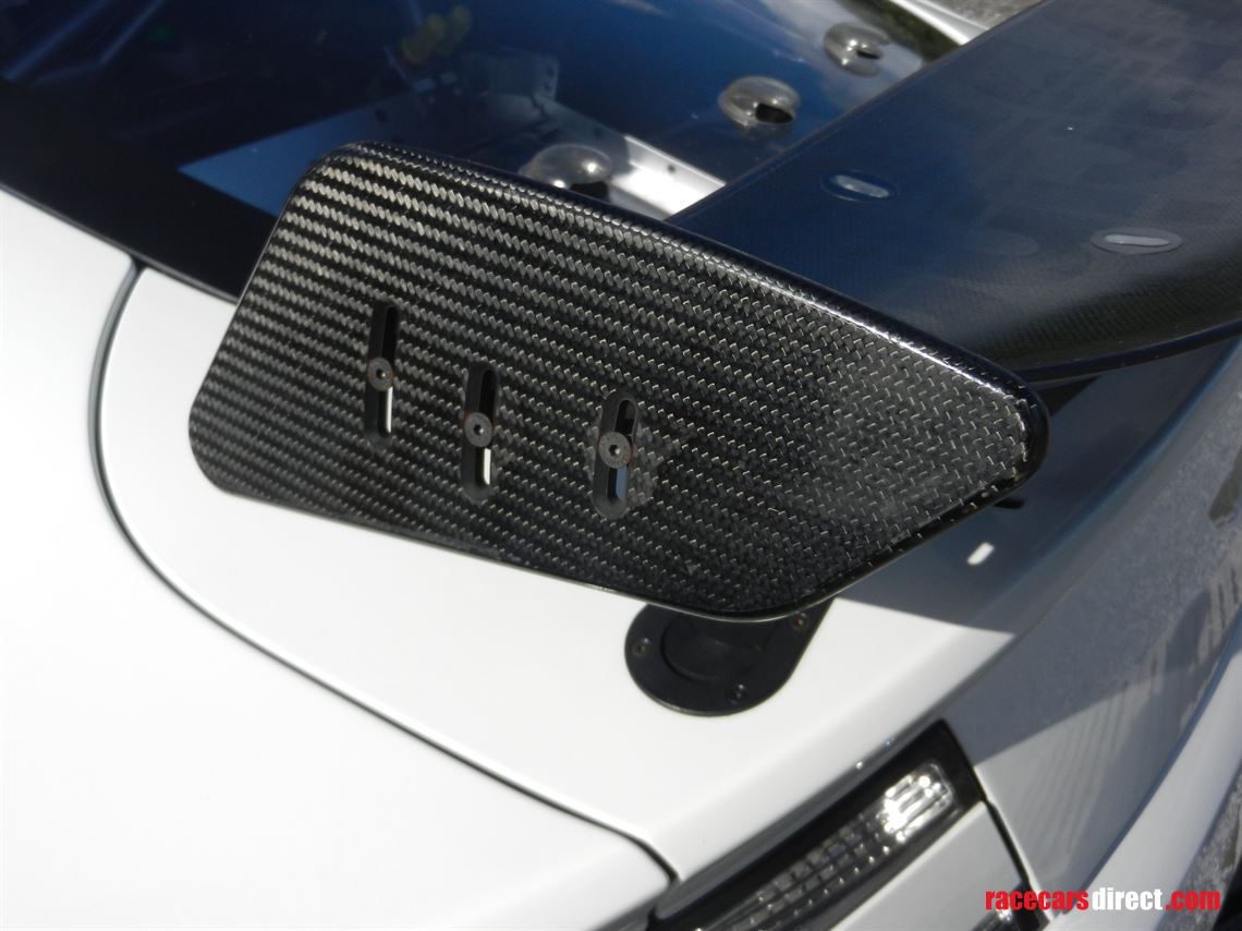 aston-martin-vantage-gt4---2016