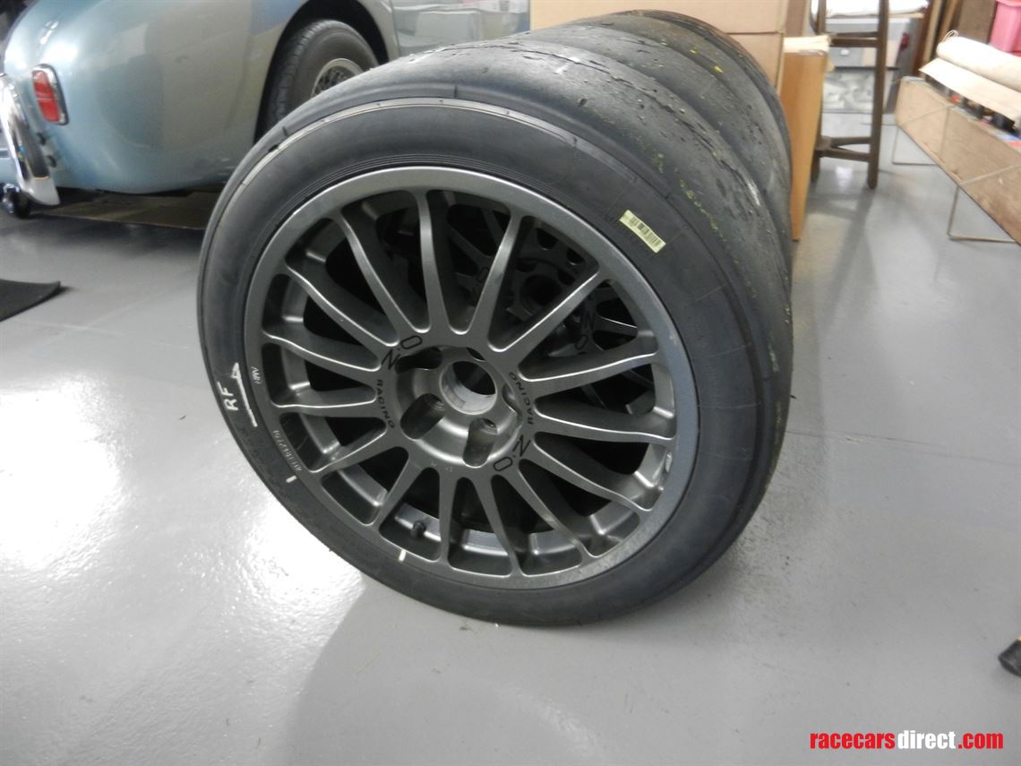 aston-martin-vantage-gt4---2016