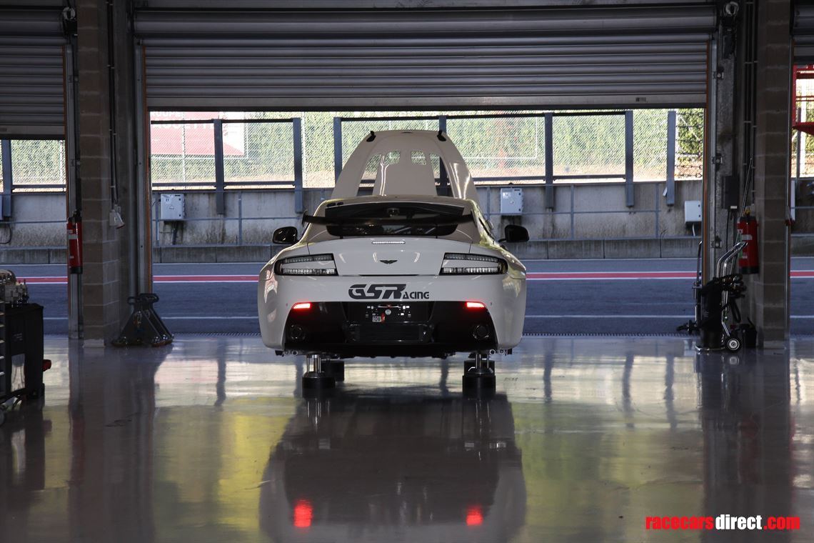 aston-martin-vantage-gt4---2016