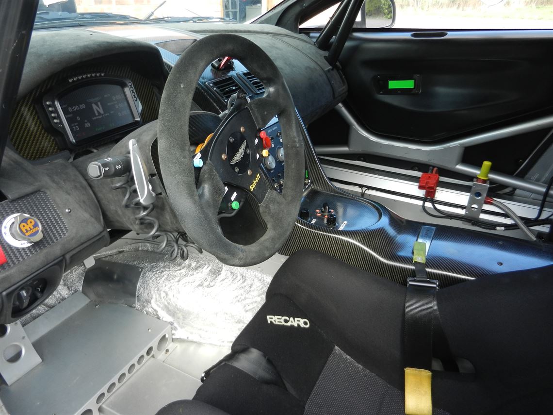 aston-martin-vantage-gt4---2016