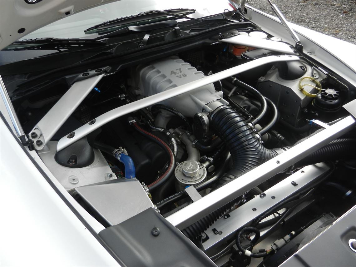 aston-martin-vantage-gt4---2016