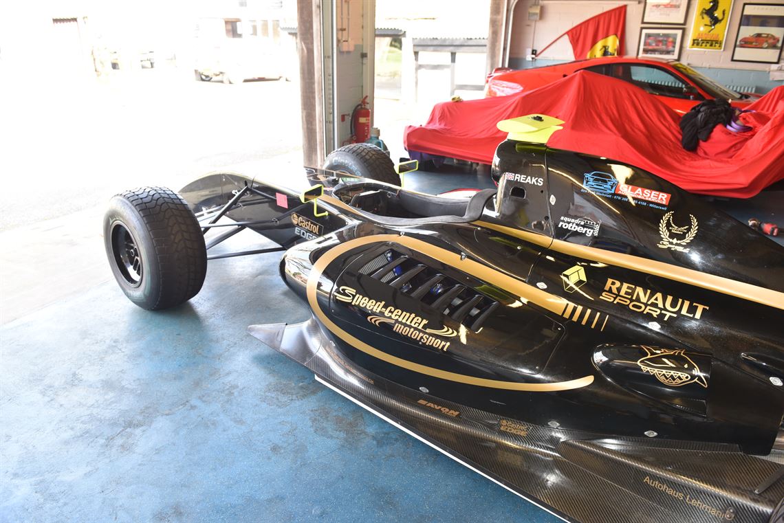 world-series-renault-t08